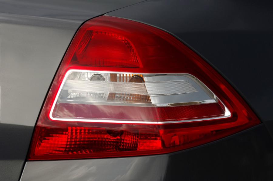  Renault Megane Saloon 2006 года  (фото 10 из 20)